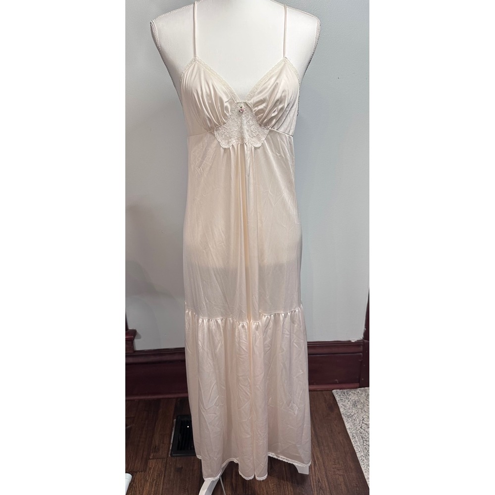 Vintage Miss Elaine Cream Antron III Nylon Lace Maxi Nightgown ILGWU USA Medium